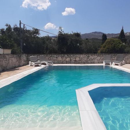 Villa Petrino - Central Flat Location Within Kassiopi. Sleeps 8 Eksteriør billede