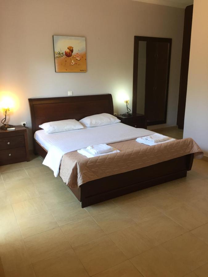 Villa Petrino - Central Flat Location Within Kassiopi. Sleeps 8 Eksteriør billede