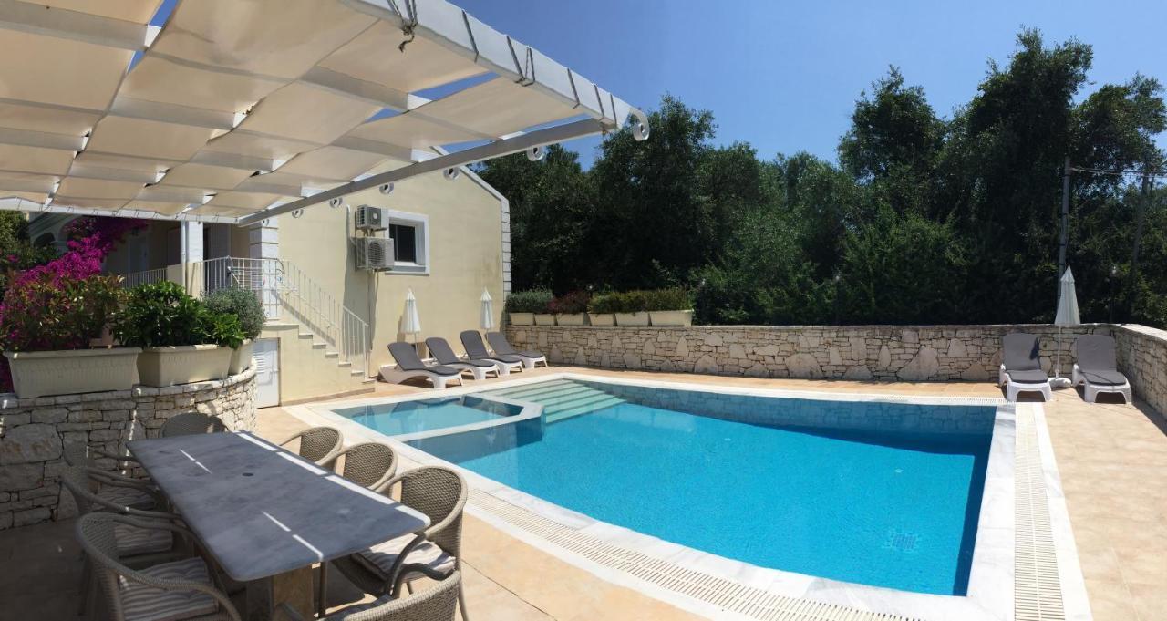 Villa Petrino - Central Flat Location Within Kassiopi. Sleeps 8 Eksteriør billede