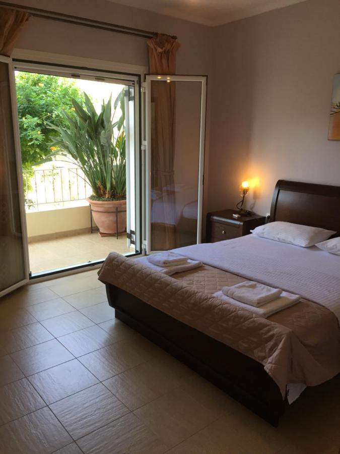 Villa Petrino - Central Flat Location Within Kassiopi. Sleeps 8 Eksteriør billede