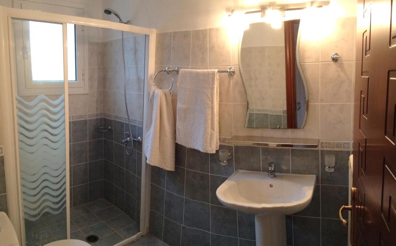 Villa Petrino - Central Flat Location Within Kassiopi. Sleeps 8 Eksteriør billede