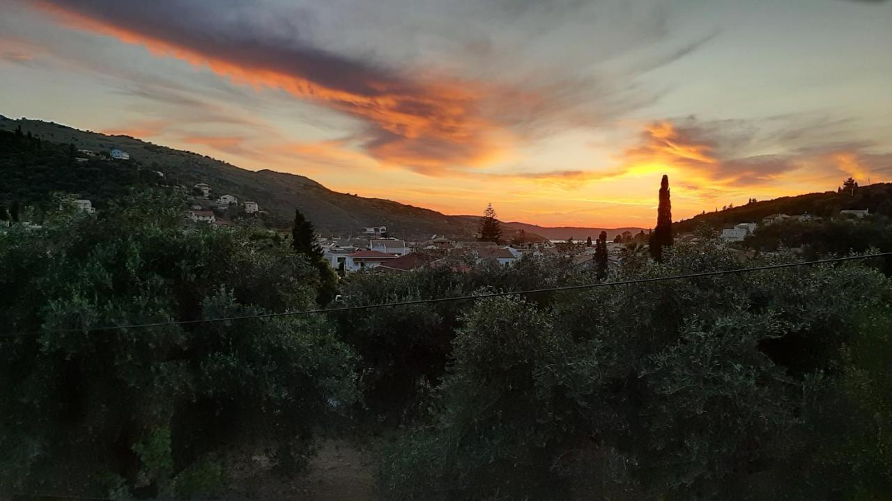 Villa Petrino - Central Flat Location Within Kassiopi. Sleeps 8 Eksteriør billede