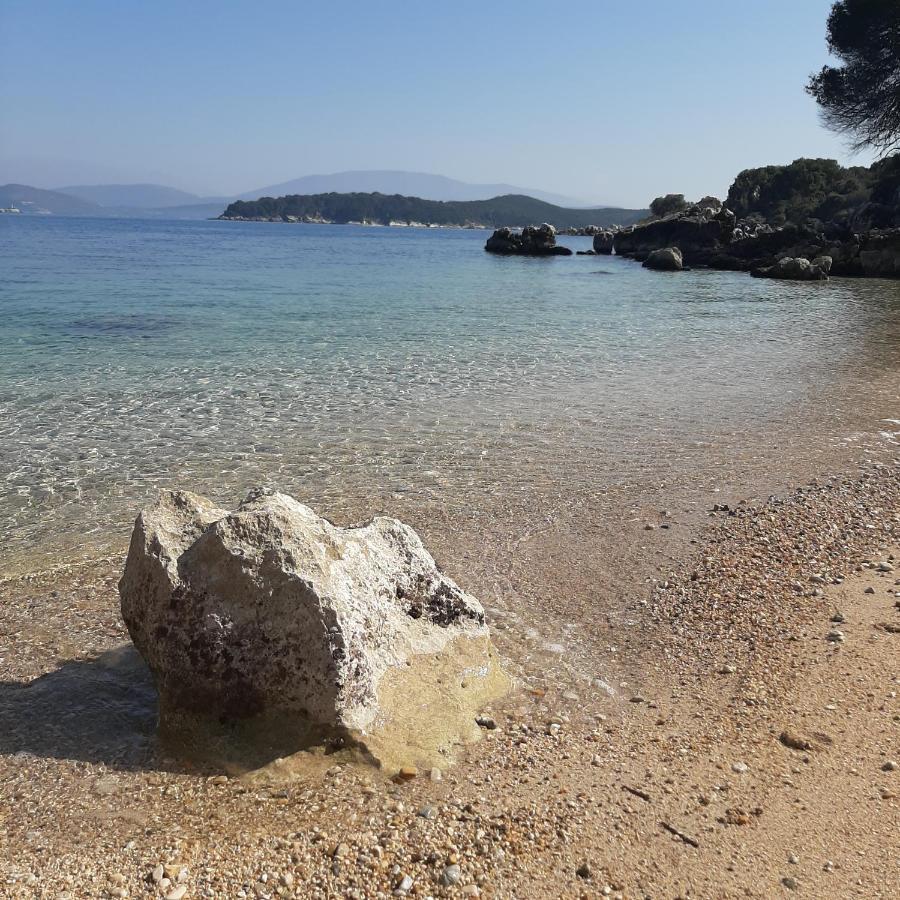 Villa Petrino - Central Flat Location Within Kassiopi. Sleeps 8 Eksteriør billede
