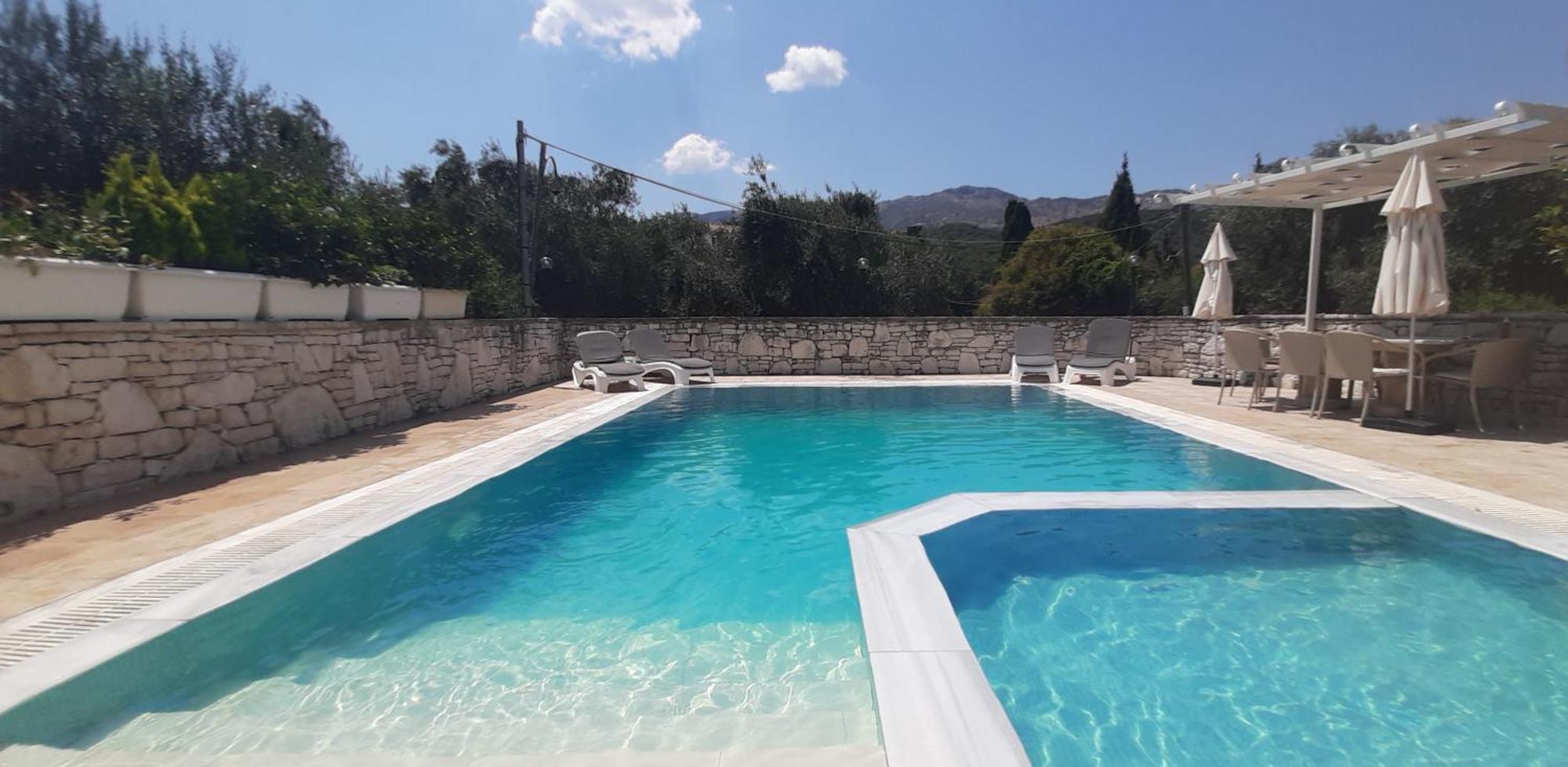Villa Petrino - Central Flat Location Within Kassiopi. Sleeps 8 Eksteriør billede