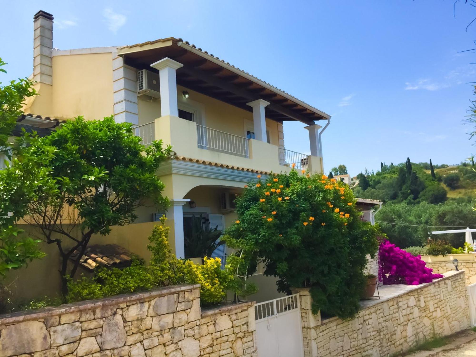 Villa Petrino - Central Flat Location Within Kassiopi. Sleeps 8 Eksteriør billede